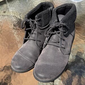 Clarks Cloudsteppers soft cushion size 9 women gray Sillian Frey Ankle Boot EUC